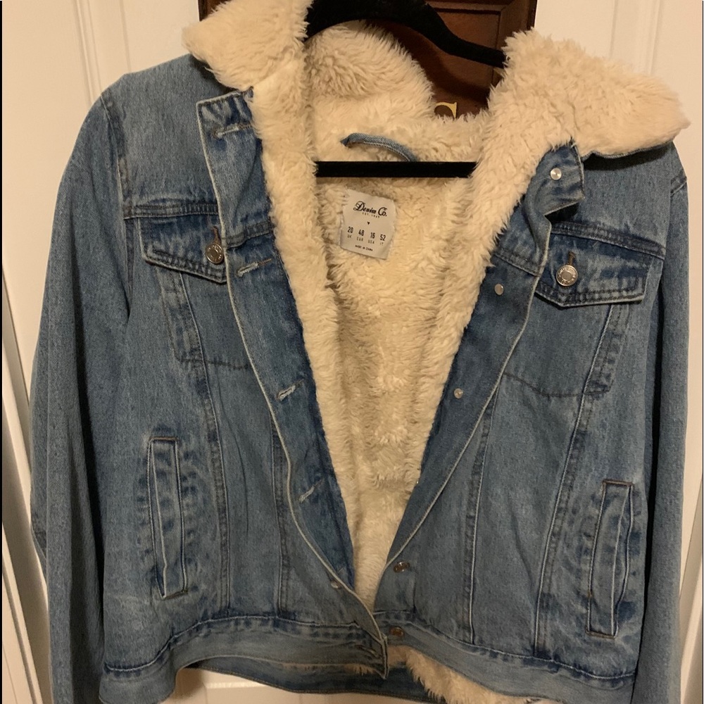 Beautiful denim and Company jacket hardly worn.